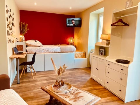 Bed, Night, Living room