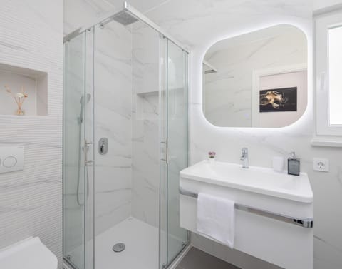 Shower, Day, Bathroom, towels, washing machine