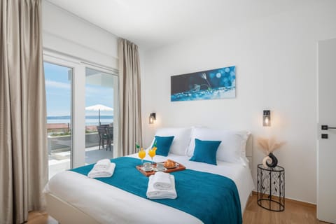 Spring, Bed, Day, Summer, Photo of the whole room, Bedroom, Time of day, towels