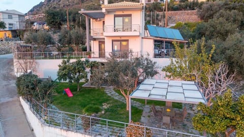 Property building, Spring, Day, Natural landscape, Garden, Garden view, Mountain view