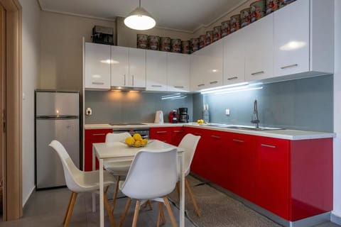 Kitchen or kitchenette, oven, pet friendly, stove