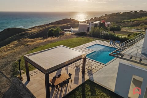 Property building, Natural landscape, Pool view, Sea view, Swimming pool, Sunset, sunbed