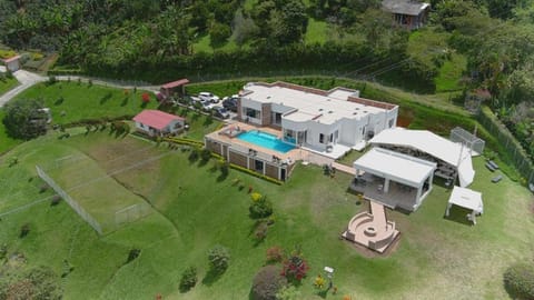 Property building, Day, Natural landscape, Bird's eye view, Garden, Garden view, Pool view, Swimming pool, sunbed