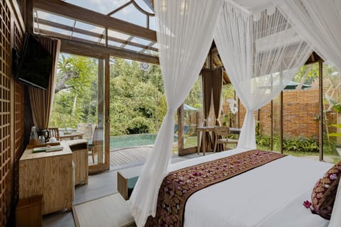 Patio, Communal lounge/ TV room, Bed, Garden, TV and multimedia, View (from property/room), Photo of the whole room, Bedroom, Garden view