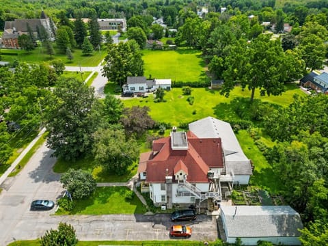 Property building, Neighbourhood, Natural landscape, Bird's eye view, Garden, Garden view, Location, Parking