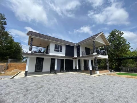 Property building, Day