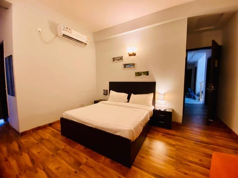 Bedroom, air conditioner