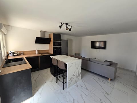 Kitchen or kitchenette, Dining area, dishwasher, oven, stove