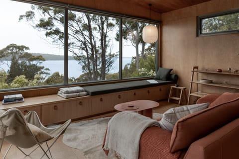 Swansong - Experience simple environmental living House in Binalong Bay
