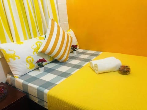 Bed, Photo of the whole room, Bedroom, room service, towels