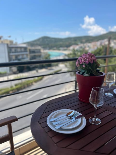 Day, Natural landscape, View (from property/room), Balcony/Terrace, Dining area, City view, City view, Mountain view, Sea view, Sea view, Street view, Street view