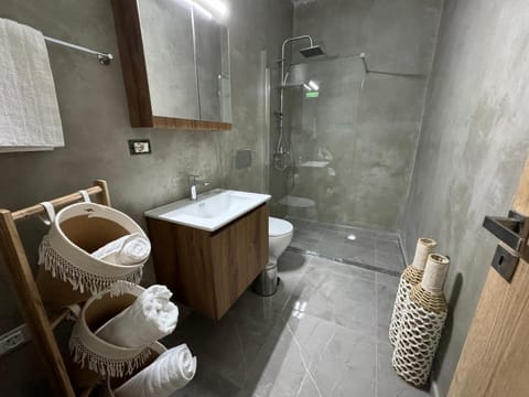 Shower, Bathroom, towels