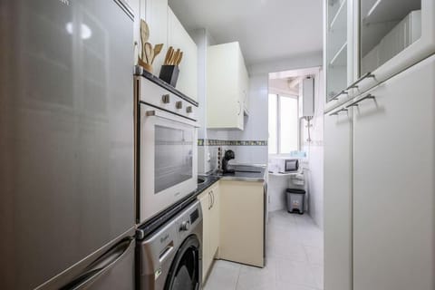 Urban Oasis in Madrid - Steps from River Manzanares Apartment in Centro