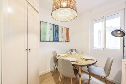 Urban Oasis in Madrid - Steps from River Manzanares Apartment in Centro