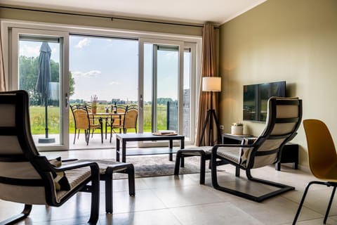 TV and multimedia, View (from property/room), Balcony/Terrace, Living room, Seating area