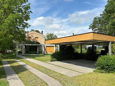 Garden view, Parking