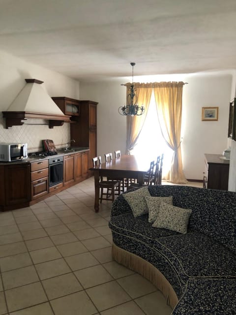 Living room, Dining area, pet friendly