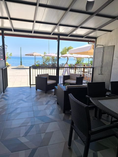 Patio, Natural landscape, View (from property/room), Balcony/Terrace, Living room, Seating area, Dining area, Sea view