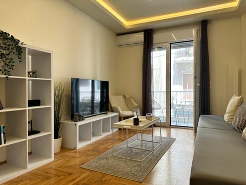 TV and multimedia, Living room, Seating area, Evening entertainment