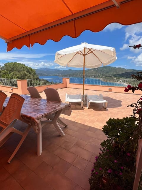 Villetta Zuccale II Tranquillità e panorama vicino al mare Apartment in Tuscany