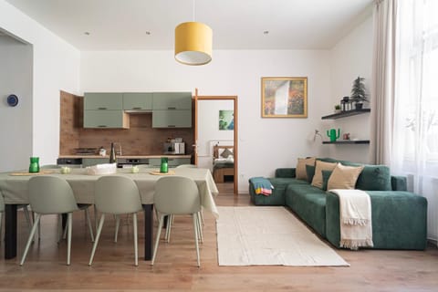 Kitchen or kitchenette, Living room