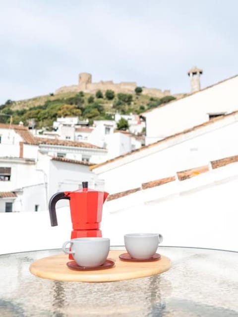 Patio, Day, Natural landscape, Coffee/tea facilities, View (from property/room), Balcony/Terrace, City view, Mountain view