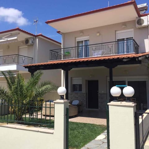 Property building, Patio, Day, View (from property/room), Balcony/Terrace