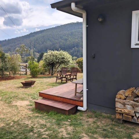 Property building, Patio, Natural landscape, Garden, Garden view, Mountain view