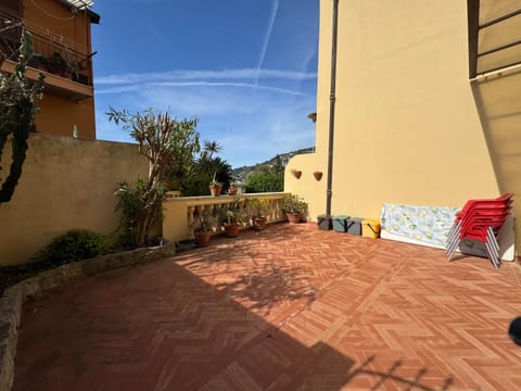 Property building, Patio, Day, Natural landscape, View (from property/room), Balcony/Terrace, Mountain view
