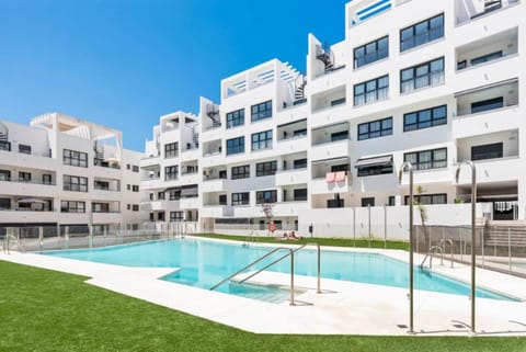 Property building, Day, Swimming pool, Swimming pool