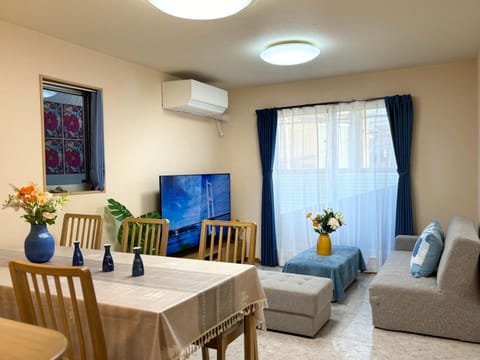 Communal lounge/ TV room, Communal lounge/ TV room, TV and multimedia, Living room, Seating area, Dining area