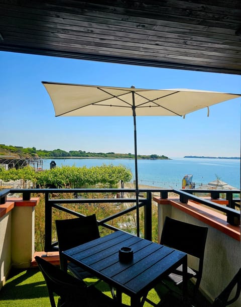 Natural landscape, View (from property/room), Balcony/Terrace, Balcony/Terrace, Dining area, Sea view