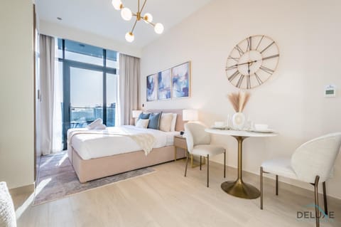 Bed, Seating area, Dining area, Bedroom