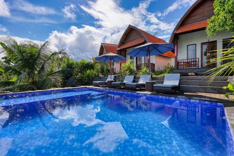 Swimming pool, sunbed