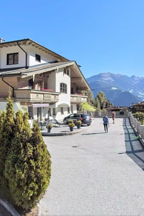 Property building, Day, Natural landscape, Mountain view, Parking