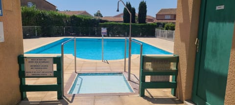 Day, Swimming pool, Public Bath