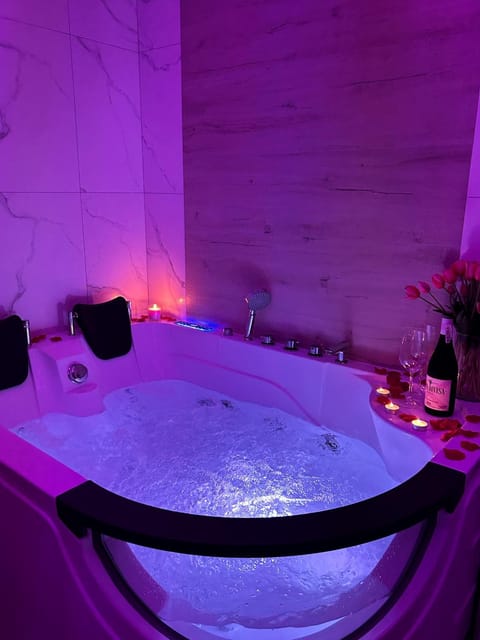 Hot Tub, Bath