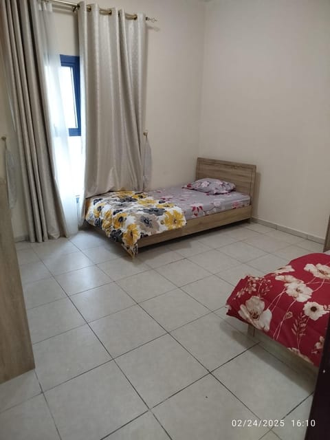 Elegant Master Suite with Luxurious Compfort Bed and Breakfast in Ajman