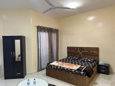 Elegant Master Suite with Luxurious Compfort Bed and Breakfast in Ajman