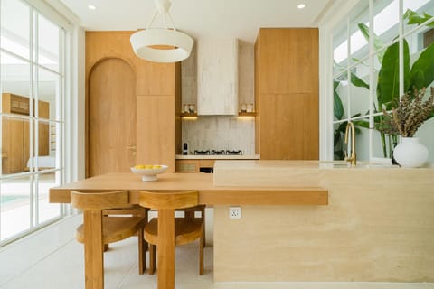 Kitchen or kitchenette, Dining area, stove