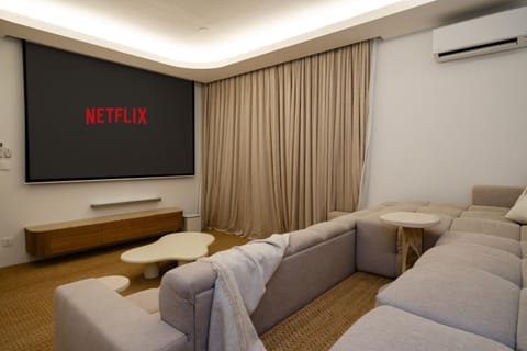TV and multimedia, Seating area, air conditioner
