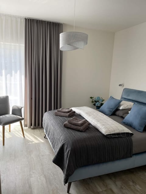 Seating area, Bedroom