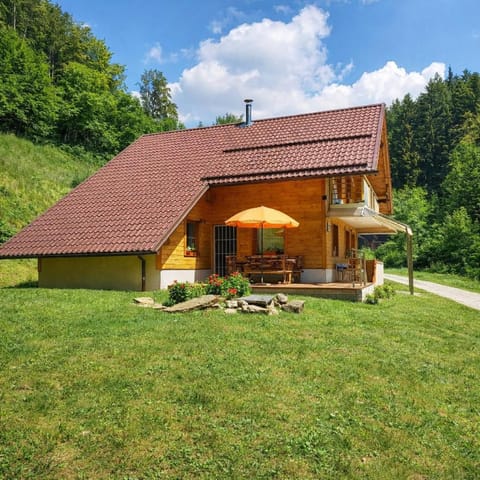 Property building, Patio, Spring, Day, Natural landscape, Garden, Garden view