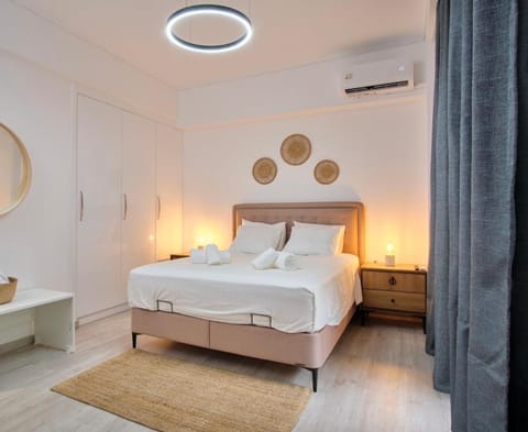 Bed, Bedroom, towels, air conditioner