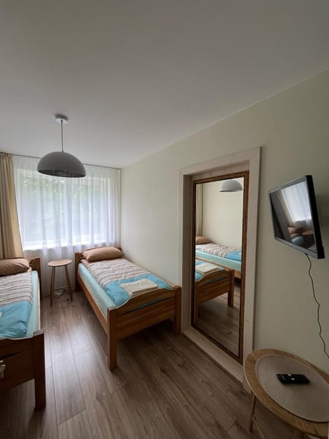 Bed, TV and multimedia, Bedroom