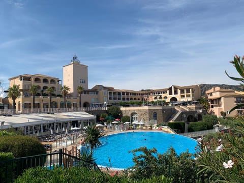 Area and facilities, Swimming pool