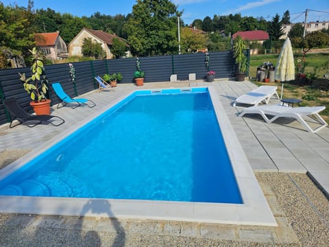 Day, Garden, Balcony/Terrace, Photo of the whole room, Pool view, Swimming pool, sunbed
