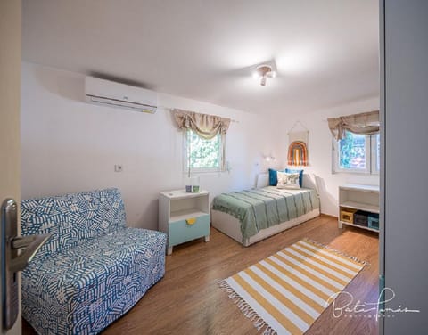 Bed, Bedroom, air conditioner