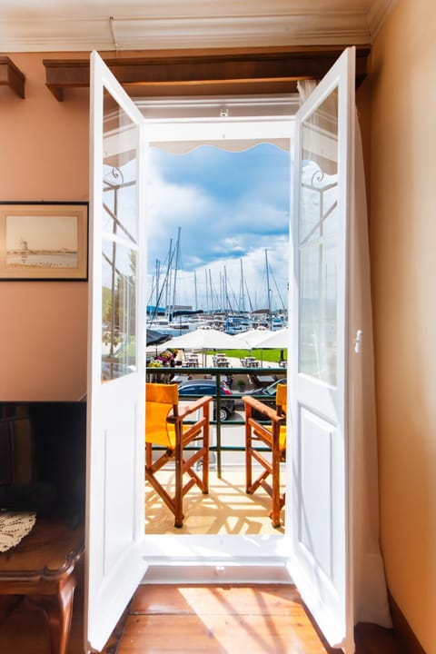 Natural landscape, View (from property/room), Balcony/Terrace, Living room, Seating area, Sea view