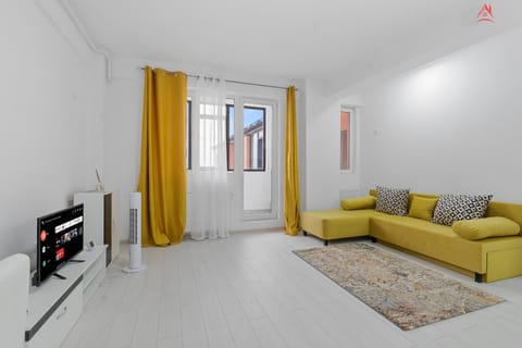 Communal lounge/ TV room, TV and multimedia, Living room, Seating area, Evening entertainment